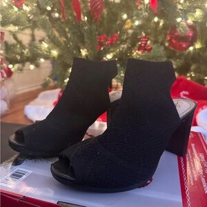 Life Stride Black Peep-Toe Heels